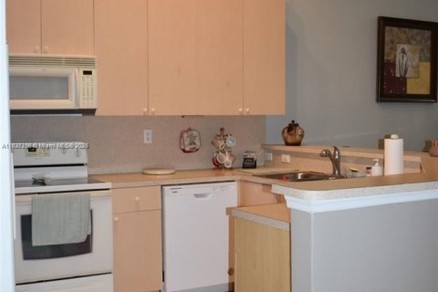 Condo in Homestead, Florida, 2 bedrooms № 1940810 - photo 14