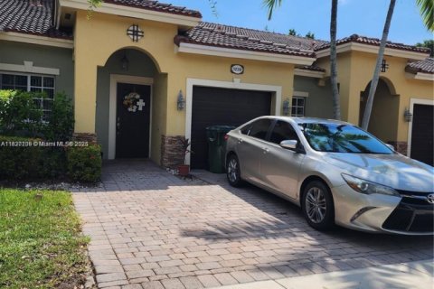 Condo in Homestead, Florida, 2 bedrooms № 1940810 - photo 1