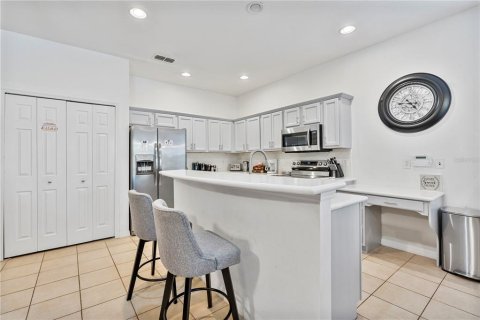 House in Davenport, Florida 5 bedrooms, 216.65 sq.m. № 1534908 - photo 2