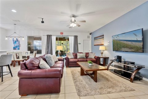 House in Davenport, Florida 5 bedrooms, 216.65 sq.m. № 1534908 - photo 6