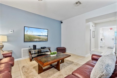 House in Davenport, Florida 5 bedrooms, 216.65 sq.m. № 1534908 - photo 5