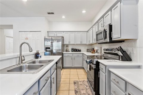House in Davenport, Florida 5 bedrooms, 216.65 sq.m. № 1534908 - photo 3