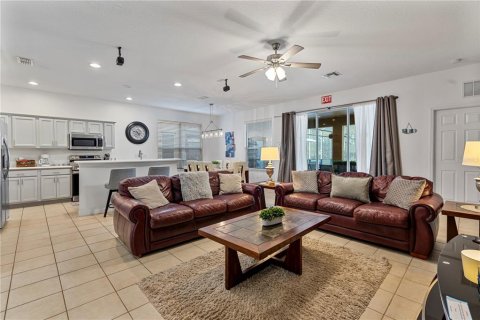 House in Davenport, Florida 5 bedrooms, 216.65 sq.m. № 1534908 - photo 8