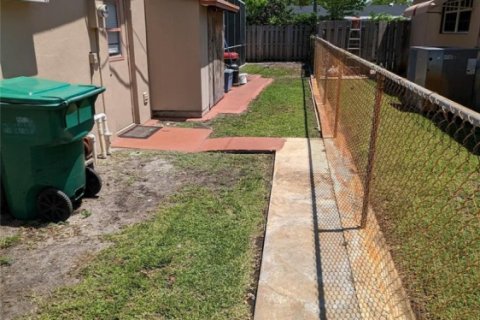 Casa en venta en Miami, Florida, 3 dormitorios, 157.38 m2 № 1208695 - foto 1