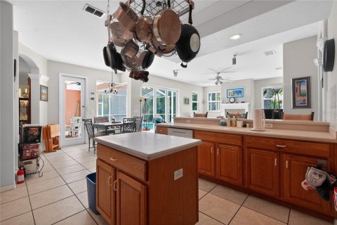 House in Hudson, Florida 3 bedrooms, 195.09 sq.m. № 2110083 - photo 14