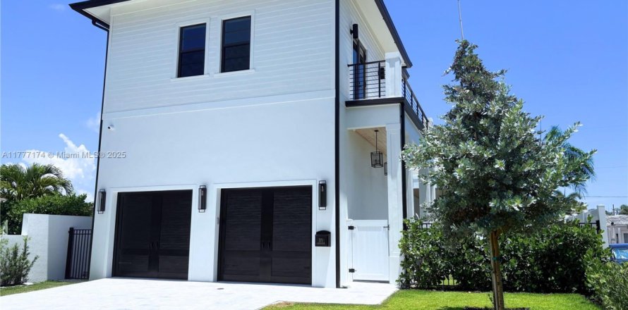 Casa en West Palm Beach, Florida 4 dormitorios, 288.37 m2 № 1695685