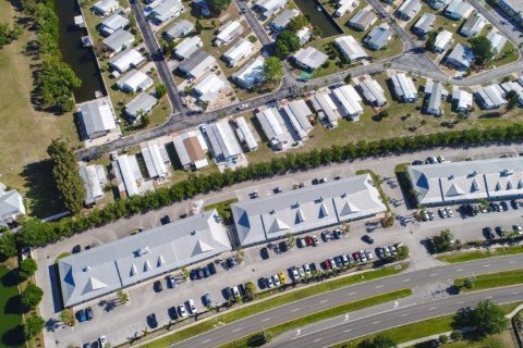 Commercial property in Apollo Beach, Florida 175.59 sq.m. № 2206148 - photo 14