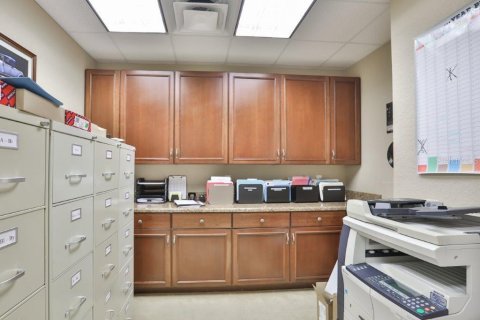 Commercial property in Apollo Beach, Florida 175.59 sq.m. № 2206148 - photo 6