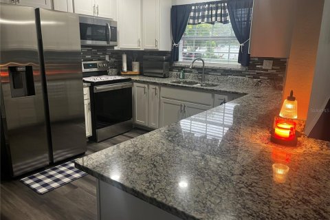 Casa en venta en Zephyrhills, Florida, 3 dormitorios, 124.86 m2 № 2410427 - foto 11