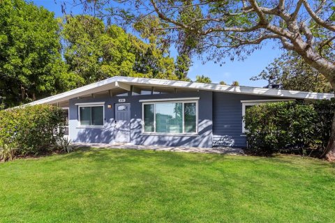 Casa en alquiler en Sarasota, Florida, 3 dormitorios, 133.87 m2 № 1335647 - foto 1