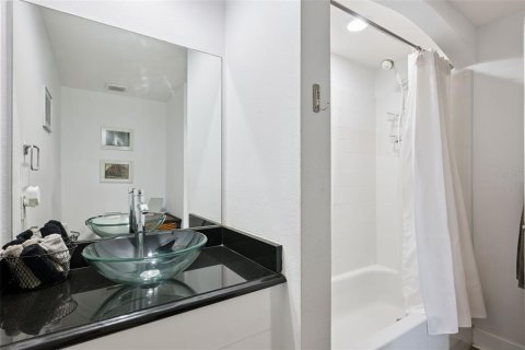 Condo in Orlando, Florida, 2 bedrooms  № 2220700 - photo 27