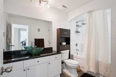Condo in Orlando, Florida, 2 bedrooms  № 2220700 - photo 24