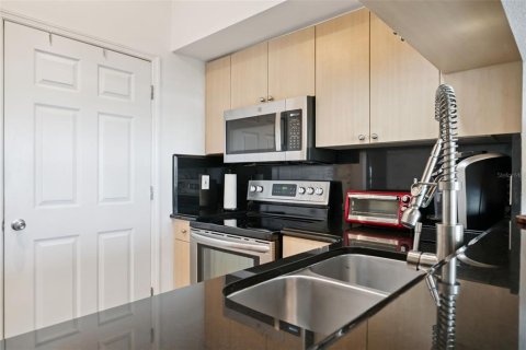 Condo in Orlando, Florida, 2 bedrooms  № 2220700 - photo 14
