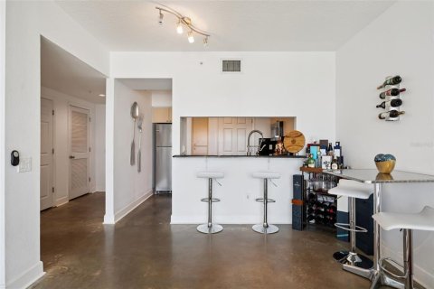 Condo in Orlando, Florida, 2 bedrooms  № 2220700 - photo 12
