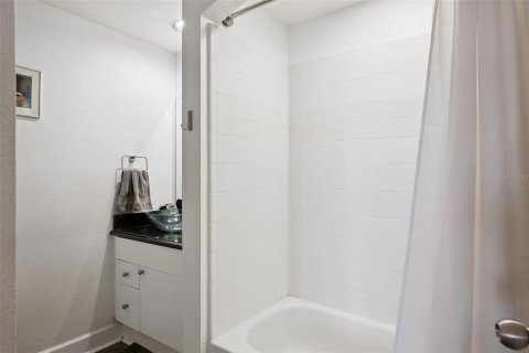 Condo in Orlando, Florida, 2 bedrooms  № 2220700 - photo 28