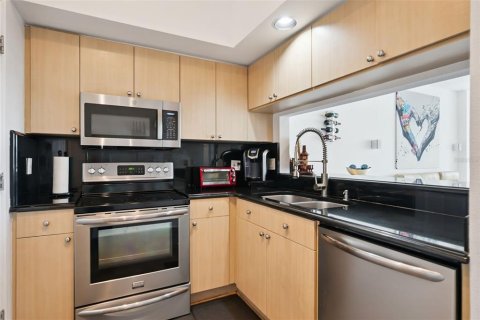 Condo in Orlando, Florida, 2 bedrooms  № 2220700 - photo 15