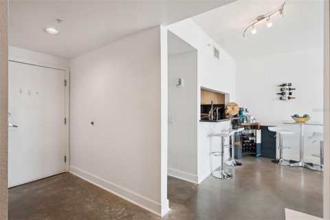 Condo in Orlando, Florida, 2 bedrooms  № 2220700 - photo 18
