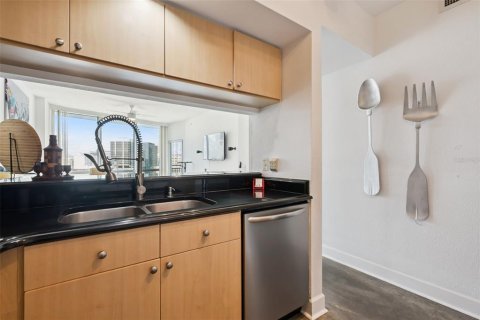 Condo in Orlando, Florida, 2 bedrooms  № 2220700 - photo 17