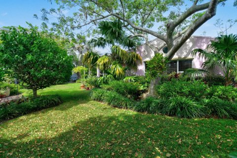 House in Palm Beach Gardens, Florida 3 bedrooms, 232.35 sq.m. № 2272174 - photo 25
