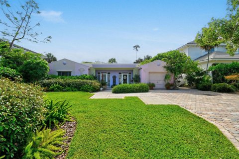House in Palm Beach Gardens, Florida 3 bedrooms, 232.35 sq.m. № 2272174 - photo 2