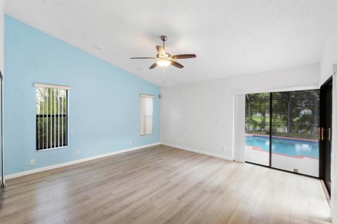 House in Coral Springs, Florida 5 bedrooms, 246.47 sq.m. № 2422356 - photo 22