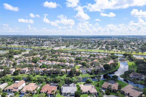 House in Coral Springs, Florida 5 bedrooms, 246.47 sq.m. № 2422356 - photo 9