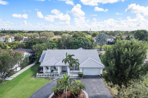 House in Coral Springs, Florida 5 bedrooms, 246.47 sq.m. № 2422356 - photo 4
