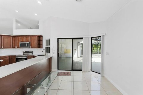 House in Coral Springs, Florida 5 bedrooms, 246.47 sq.m. № 2422356 - photo 21