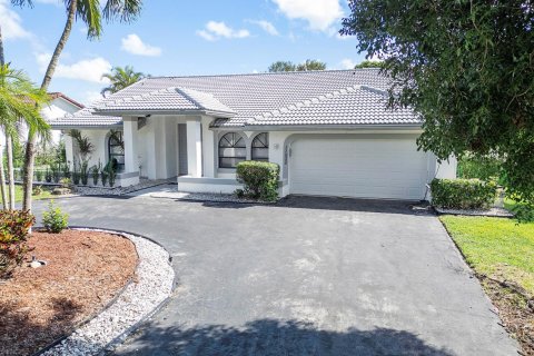House in Coral Springs, Florida 5 bedrooms, 246.47 sq.m. № 2422356 - photo 5