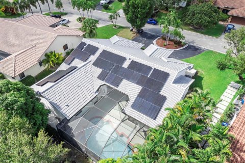 House in Coral Springs, Florida 5 bedrooms, 246.47 sq.m. № 2422356 - photo 12