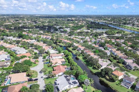 House in Coral Springs, Florida 5 bedrooms, 246.47 sq.m. № 2422356 - photo 11