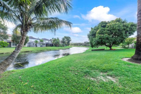 House in Coral Springs, Florida 5 bedrooms, 246.47 sq.m. № 2422356 - photo 6