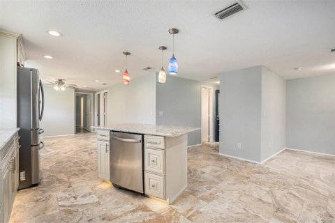 Villa ou maison à vendre à Zephyrhills, Floride: 3 chambres, 136.01 m2 № 1901897 - photo 13