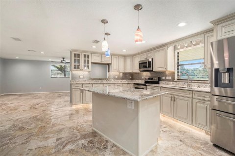 Villa ou maison à vendre à Zephyrhills, Floride: 3 chambres, 136.01 m2 № 1901897 - photo 11