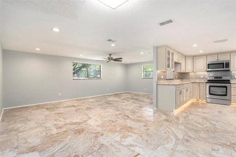 Villa ou maison à vendre à Zephyrhills, Floride: 3 chambres, 136.01 m2 № 1901897 - photo 8