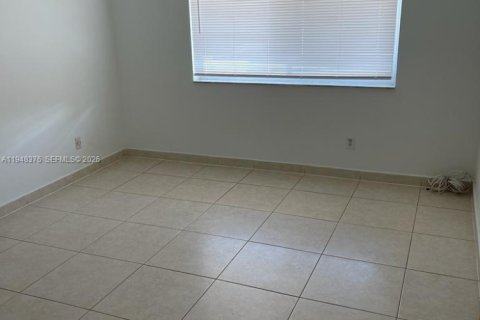 Снять в аренду квартиру в Халландейл-Бич, Флорида 1 спальня, 756.22м2, № 2004374 - фото 6