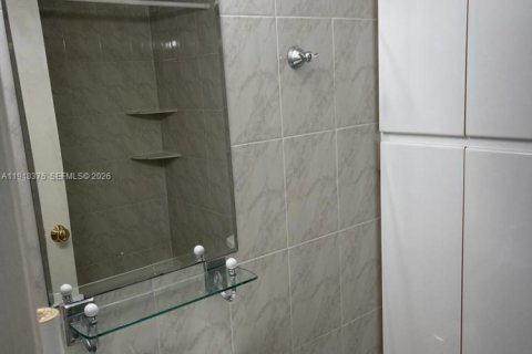 Снять в аренду квартиру в Халландейл-Бич, Флорида 1 спальня, 756.22м2, № 2004374 - фото 2