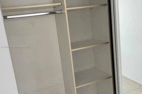 Снять в аренду квартиру в Халландейл-Бич, Флорида 1 спальня, 756.22м2, № 2004374 - фото 10