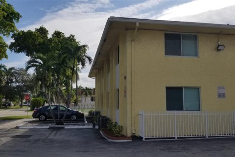 Снять в аренду квартиру в Халландейл-Бич, Флорида 1 спальня, 756.22м2, № 2004374 - фото 14