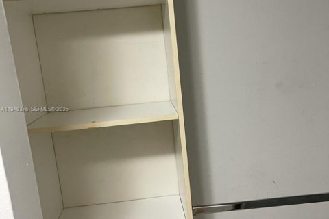 Снять в аренду квартиру в Халландейл-Бич, Флорида 1 спальня, 756.22м2, № 2004374 - фото 12