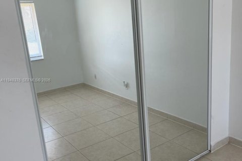 Снять в аренду квартиру в Халландейл-Бич, Флорида 1 спальня, 756.22м2, № 2004374 - фото 9