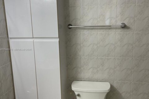 Снять в аренду квартиру в Халландейл-Бич, Флорида 1 спальня, 756.22м2, № 2004374 - фото 4