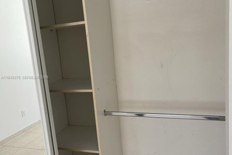 Снять в аренду квартиру в Халландейл-Бич, Флорида 1 спальня, 756.22м2, № 2004374 - фото 11