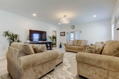 Casa en venta en Dade City, Florida, 4 dormitorios, 205.87 m2 № 1658172 - foto 22