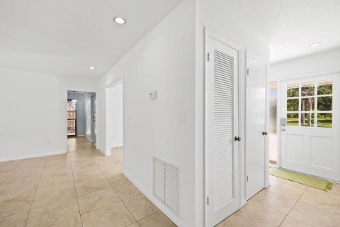 House in St. Lucie, Florida 3 bedrooms, 144.56 sq.m. № 2077535 - photo 16