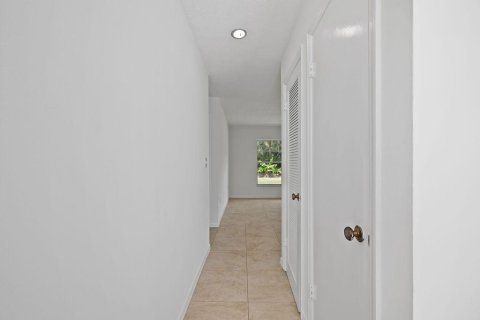 House in St. Lucie, Florida 3 bedrooms, 144.56 sq.m. № 2077535 - photo 14