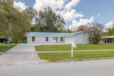 House in St. Lucie, Florida 3 bedrooms, 144.56 sq.m. № 2077535