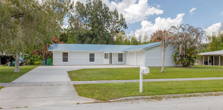 House in St. Lucie, Florida 3 bedrooms, 144.56 sq.m. № 2077535