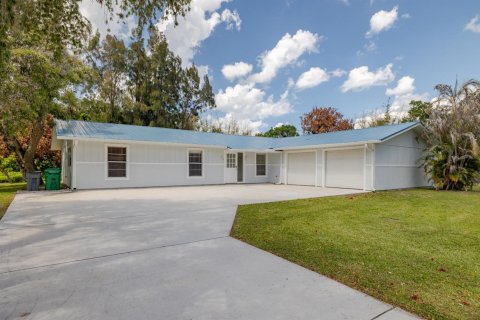 House in St. Lucie, Florida 3 bedrooms, 144.56 sq.m. № 2077535 - photo 6