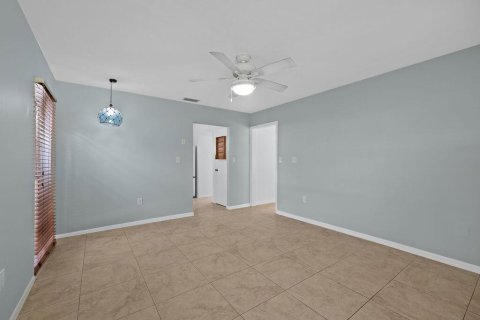 House in St. Lucie, Florida 3 bedrooms, 144.56 sq.m. № 2077535 - photo 29